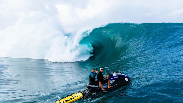 'Psycho mode' surf awaits world No.1 and 12-year-old