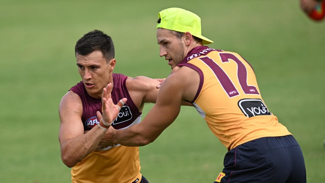 Doedee in for Lions, Dockers veteran Fyfe returns