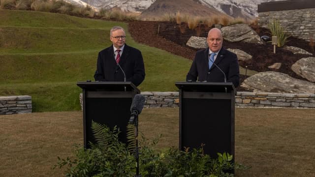 'Great friends' Australia, NZ vow closer defence ties