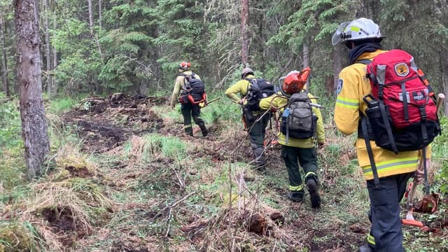 Bears, ice and mud challenge Aussie firies in Canada