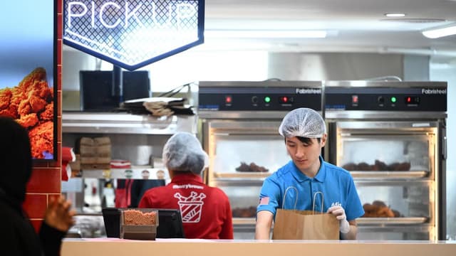 Real wages boost for workers, but costs might worry RBA