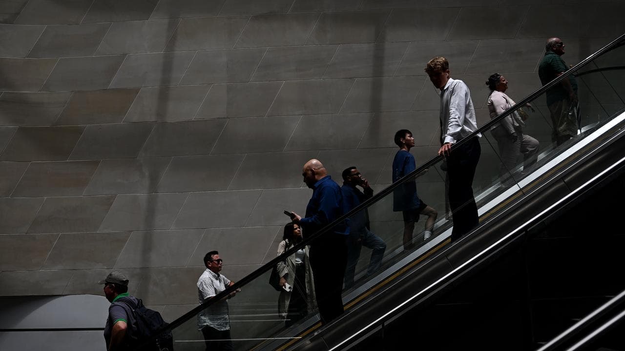 Unions, business at loggerheads over four-day work week