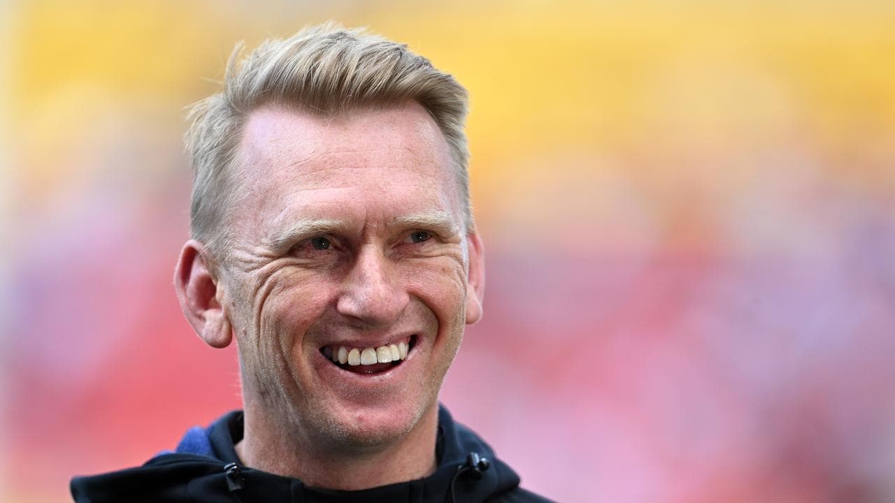 Whistling Wahs coach bins journos for 'crap' questions