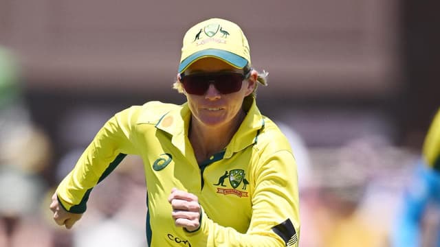 Mooney masterminds Manchester victory over doused Fire