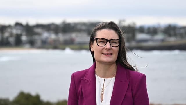 Leaders tested as gun fired in race for seaside seat