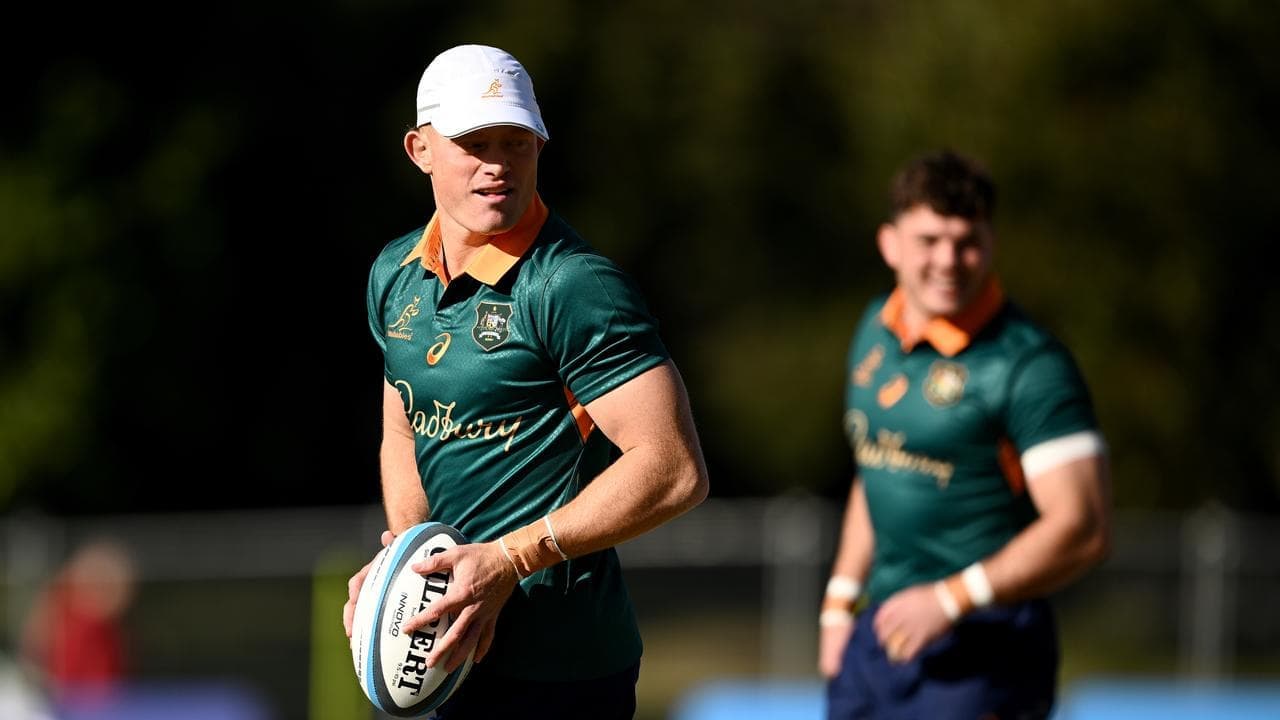 Schmidt's switch: Wallabies put faith in stand-in 10