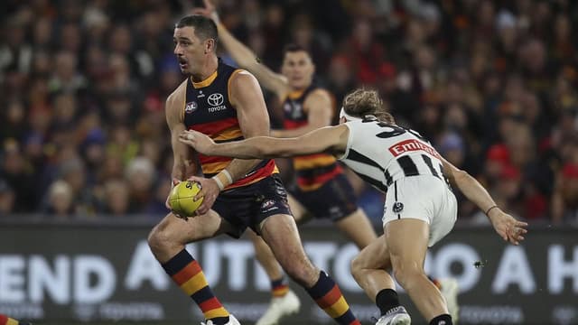 Adelaide edge Collingwood in thriller to keep top spot