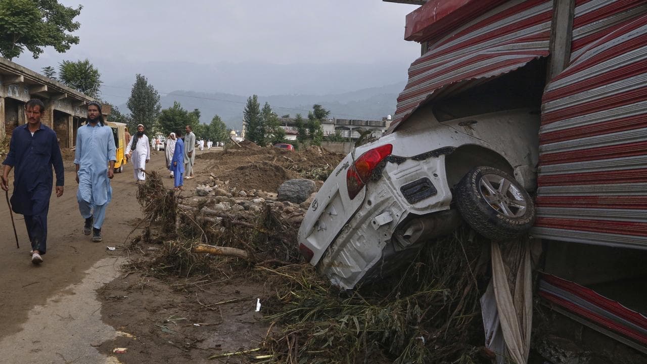 More than 300 people dead in Pakistan after floods