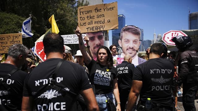 Israelis in nationwide protests to demand end to war