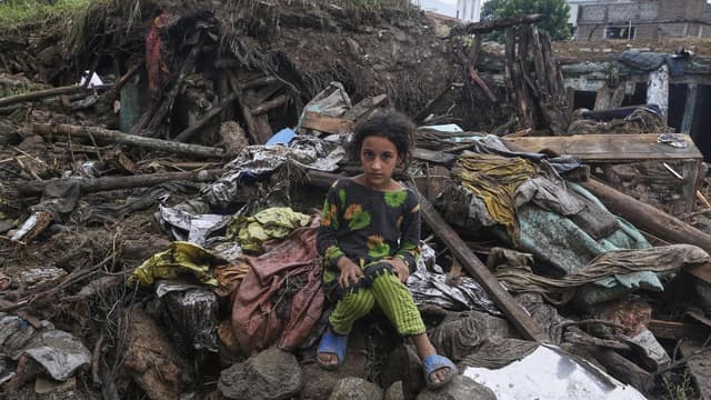 Pakistan resumes rescue operations in flood-hit areas