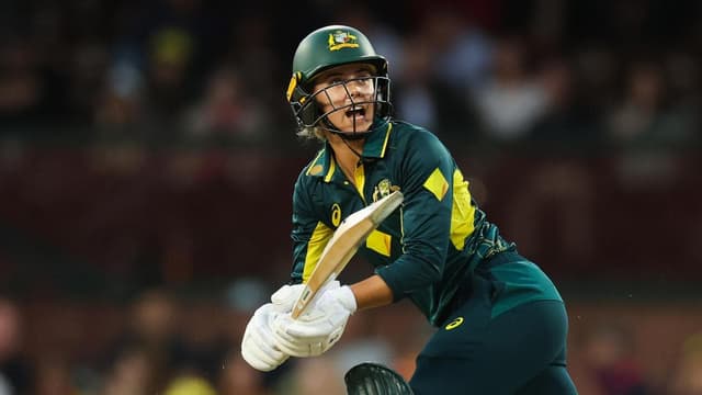 'Fabulous' supercharged Aussie lords it at Lord's