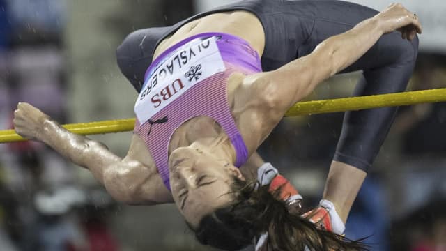 Winging in the rain: Olyslagers splashes to Diamond win