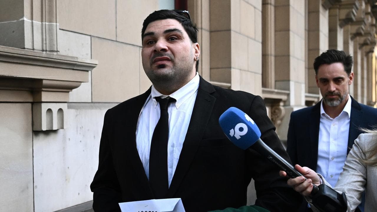 Man walks free after jury acquits him of murder