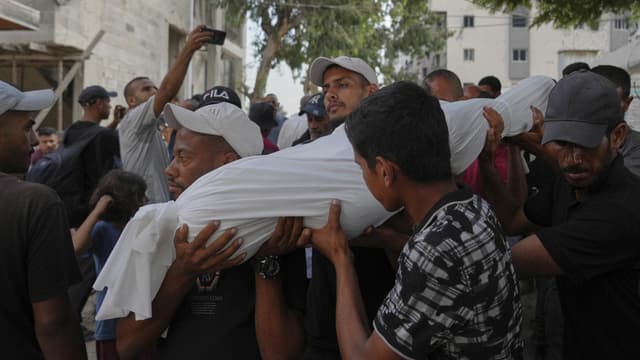 Israel keeps pressure on Gaza City before offensive