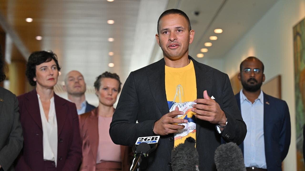 Show us your 'cojones': cricket star tests PM on Israel