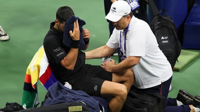 Djokovic keeps grand slam record dream alive at US Open