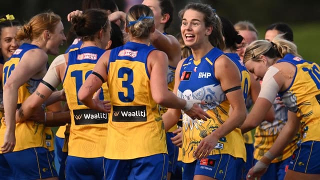 Eagles soar late for thrilling comeback win over Saints