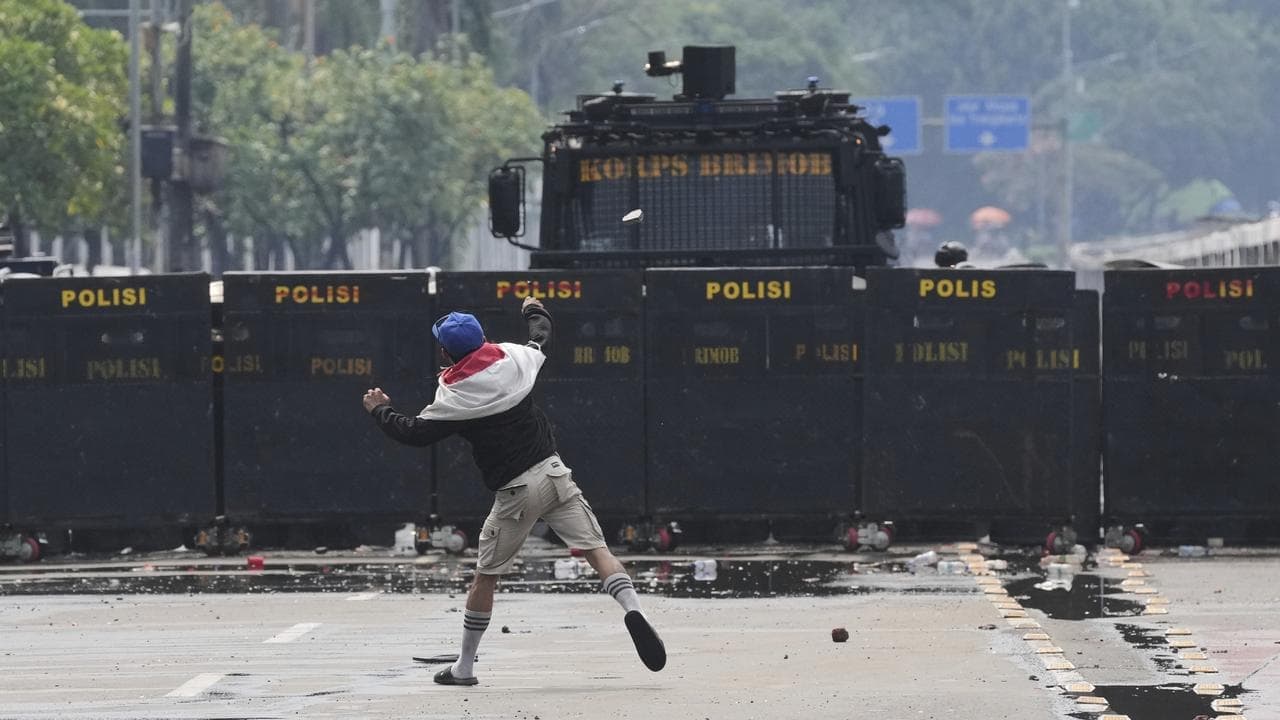 Deadly Indonesian protests force U-turn on MPs' pay