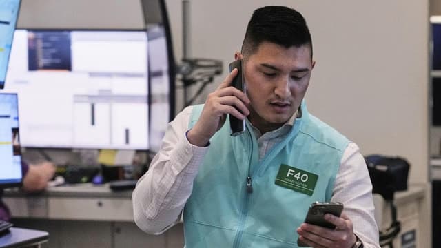 US stocks higher as Google, Apple gain on court ruling