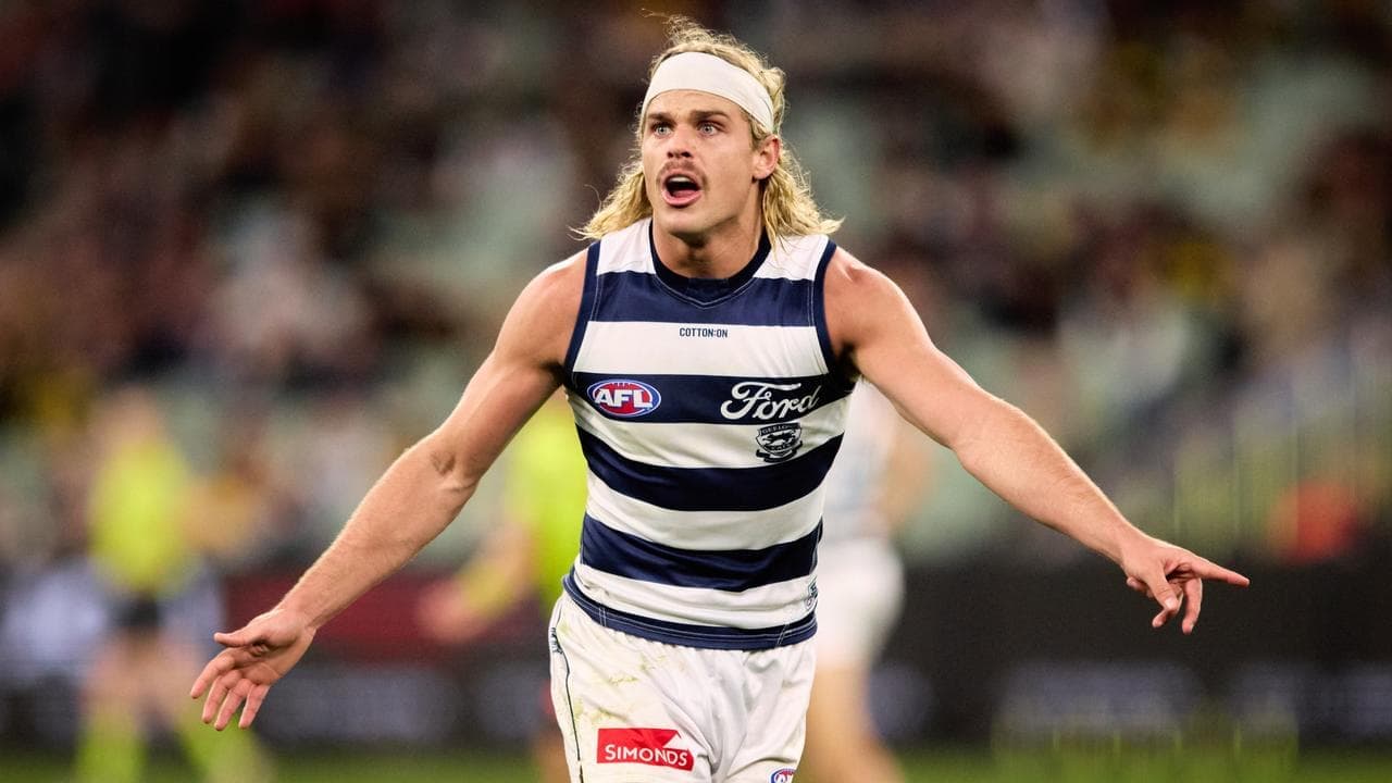 Smith doesn't train, coach expresses pride for star Cat