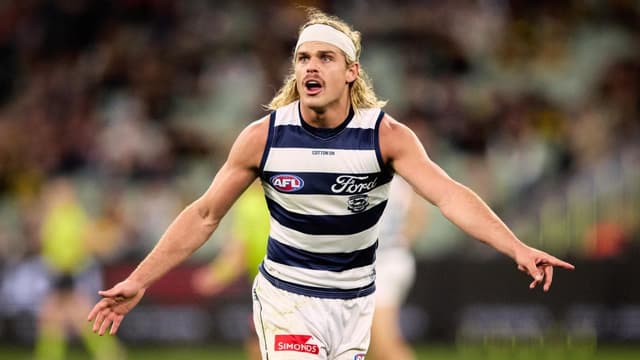 Smith doesn't train, coach expresses pride for star Cat