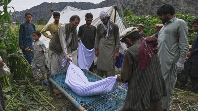 Afghanistan quake toll tops 2200, as aid crunch looms