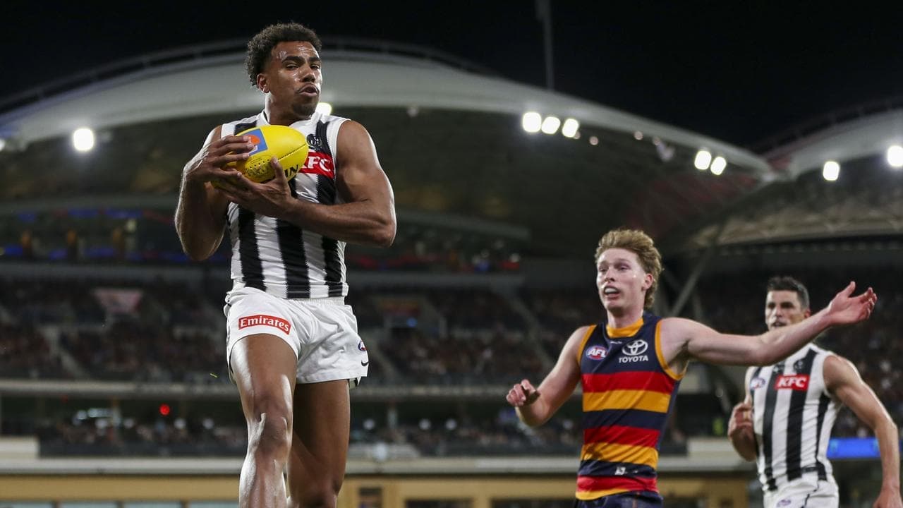 Pies coach slams Adelaide crowd for jeering Quaynor