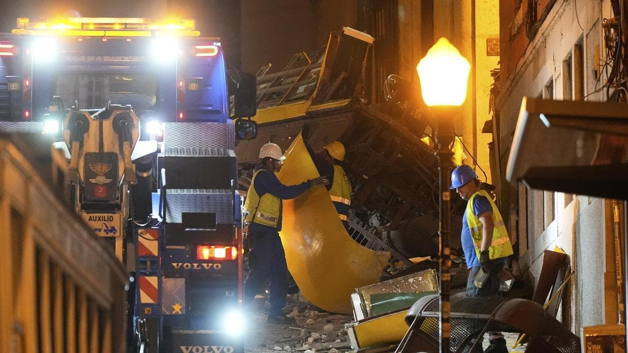 Portugal mourns victims as railcar crash investigated