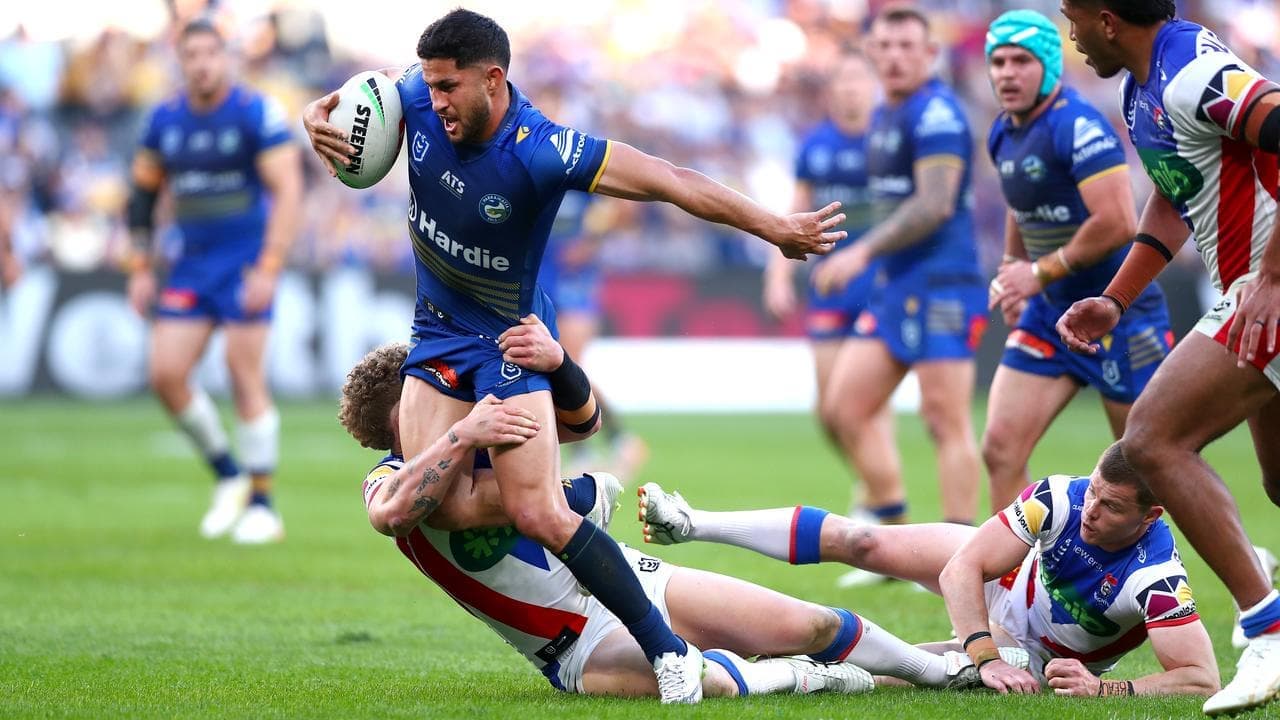 Newcastle-bound Brown gifts Knights NRL wooden spoon