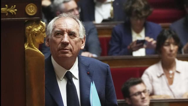 French parliament votes to oust PM, deepening crisis