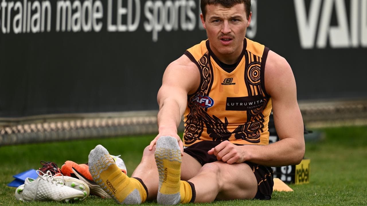 'Open arms': Hawks prepare for feisty airport reception