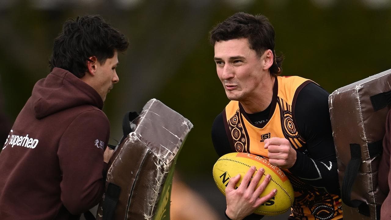 'I love it': Hawks goalsneak lauds Dad's footy passion
