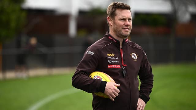 Hawks coach has no regrets over meeting Bombers captain