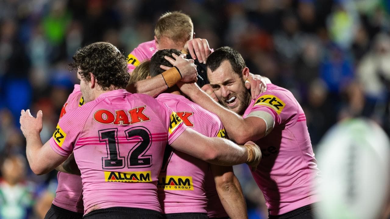 Panthers oust Warriors to keep five-peat hopes alive