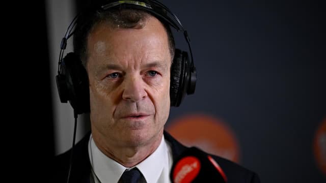 Leader 'supremely confident' despite gossip, polls