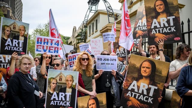 'Sketchy' future for top gallery as job cuts loom