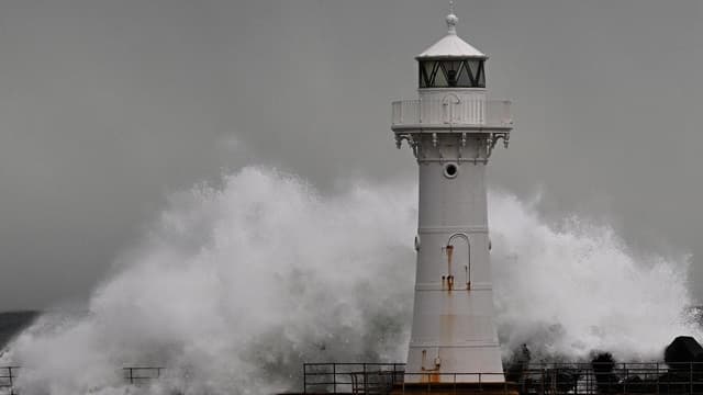 Overseas disaster footage used in fake 'breaking news' of Australian storms