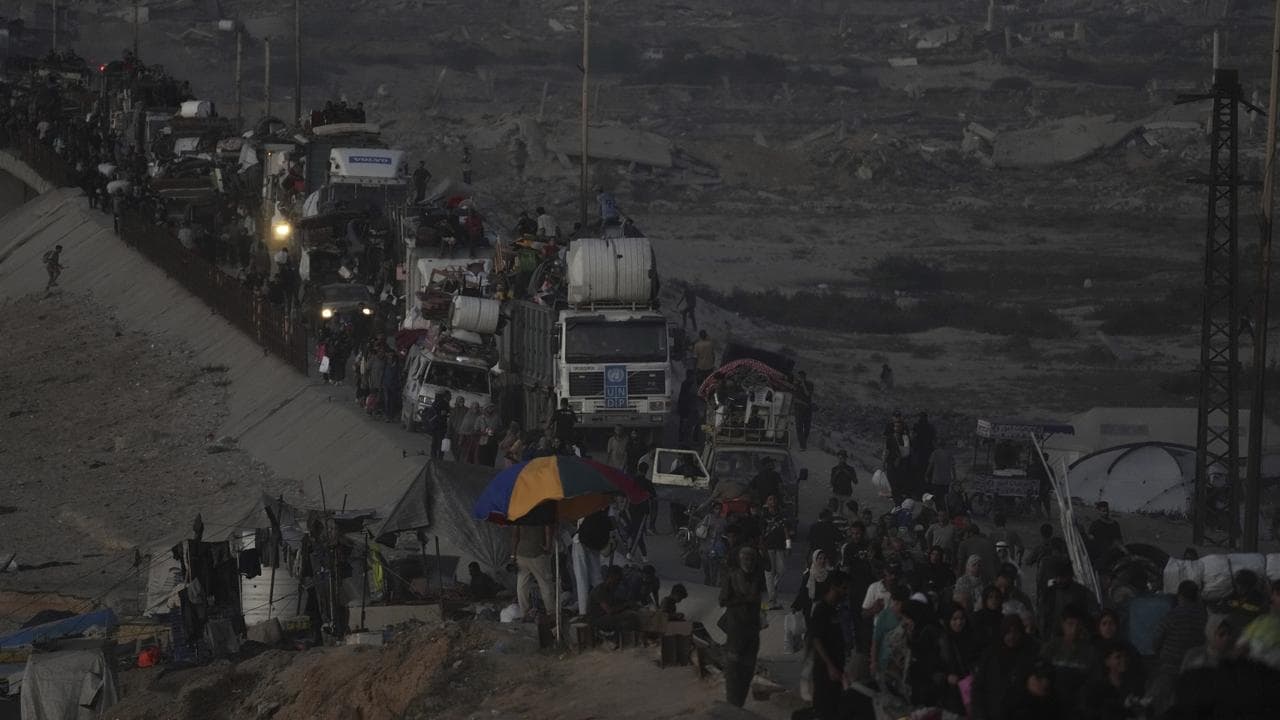 Israeli troops advance on Gaza City as residents flee