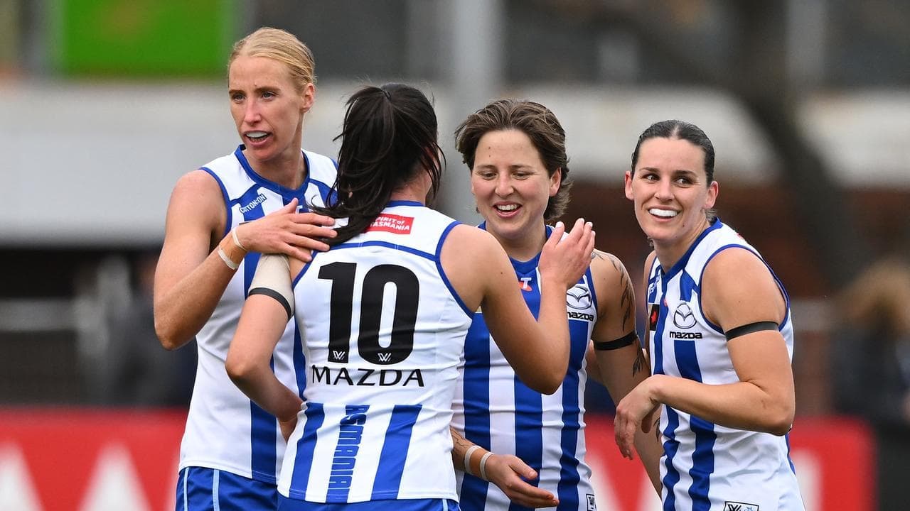 Kangaroos demolish Blues to make it 18 straight wins