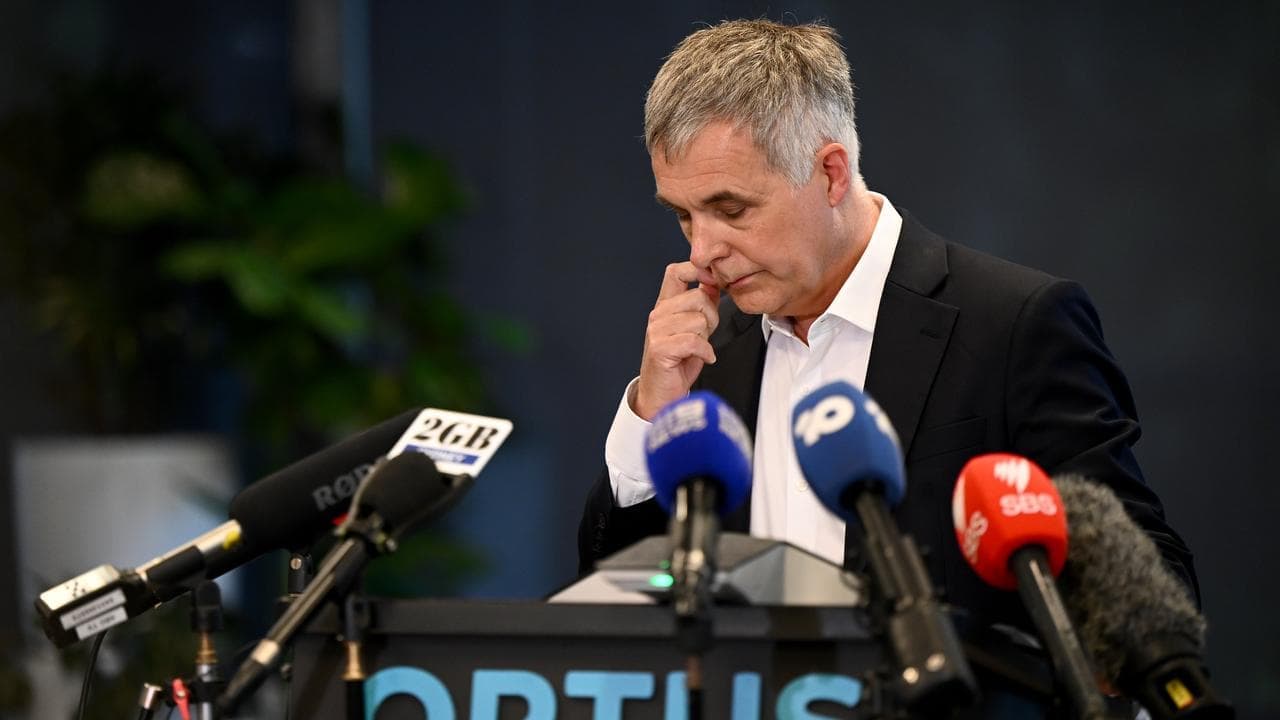 Optus chief blames human error for triple-zero disaster