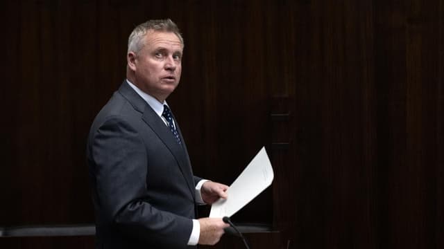 Leader critical as state MPs approve their own pay rise