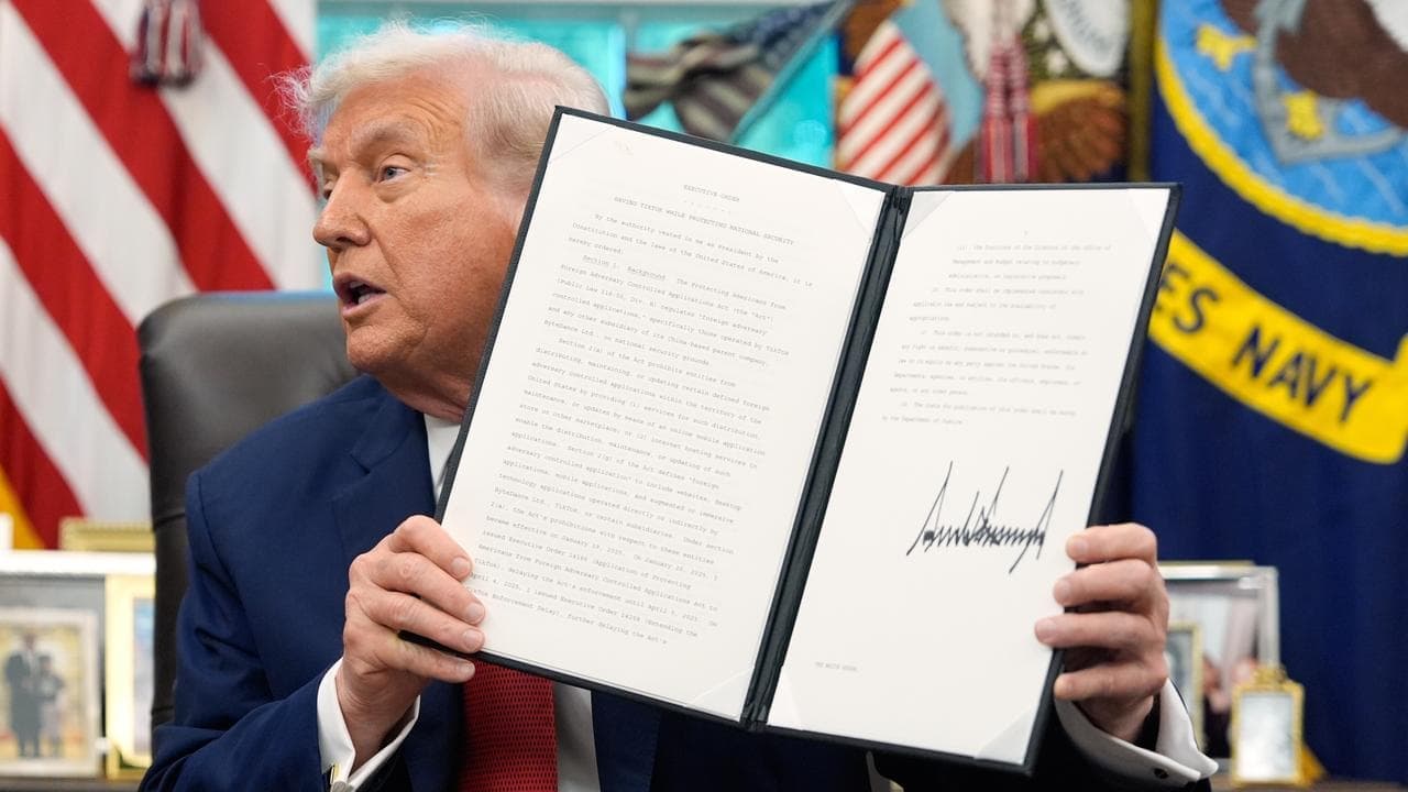 Trump declares plan to transfer TikTok to US investors