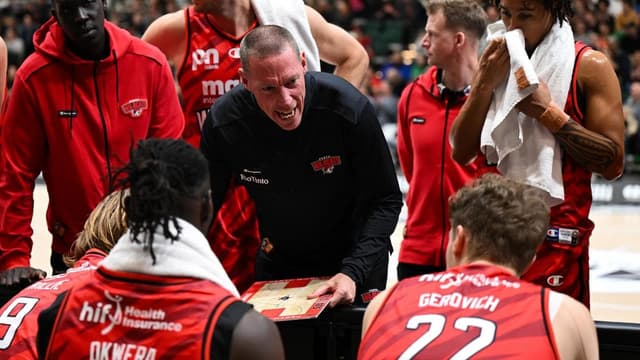Wildcats beat Breakers after wild NBL final quarter