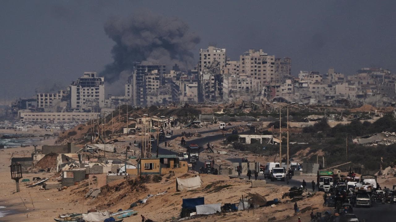 Israeli strikes in Gaza despite international pressure