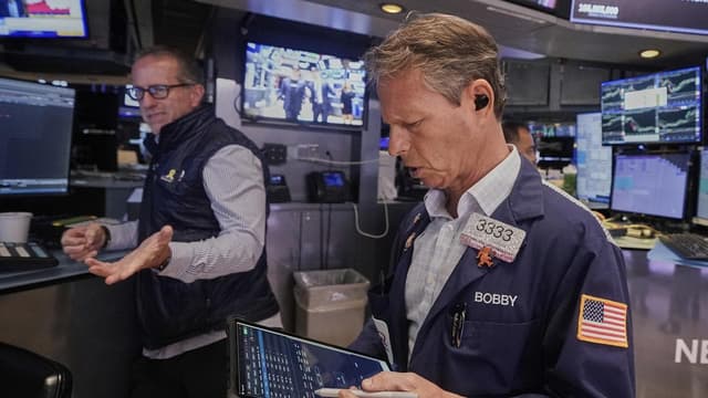 Wall Street gains even as US government shutdown looms