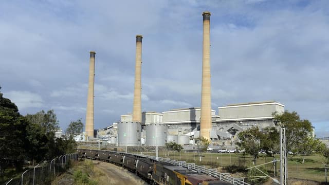 Push to shut coal plant early sparks political fight