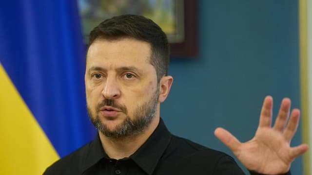 Zelenskiy criticises world 'silence' at Russian attacks