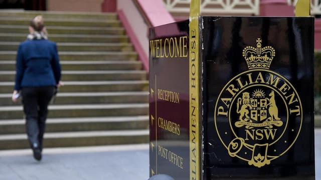 Taxpayers slugged $30k for ministerial Foxtel bill