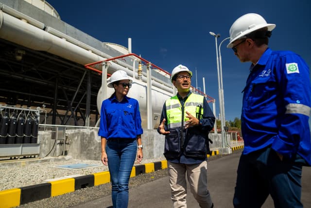 Realizing Sustainable Development, PT SMI Monitors Clean Energy Project and CSR Program in East Java