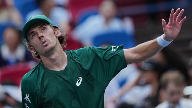 Demon 50 not out: Aussie star into Shanghai quarters